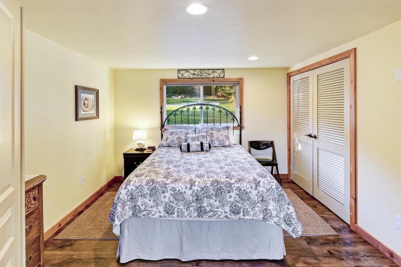 Obstruction Pass Cottage Olga 外观 照片