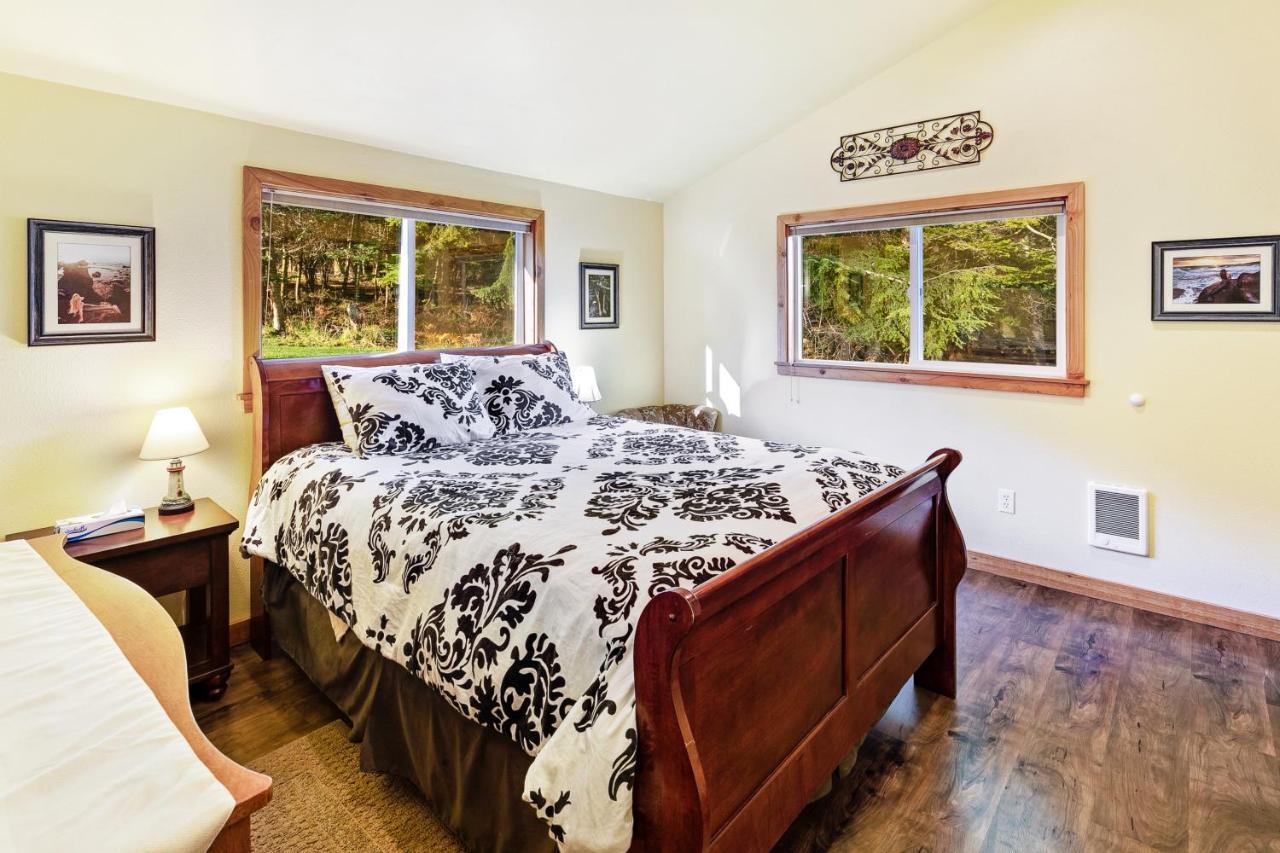 Obstruction Pass Cottage Olga 外观 照片