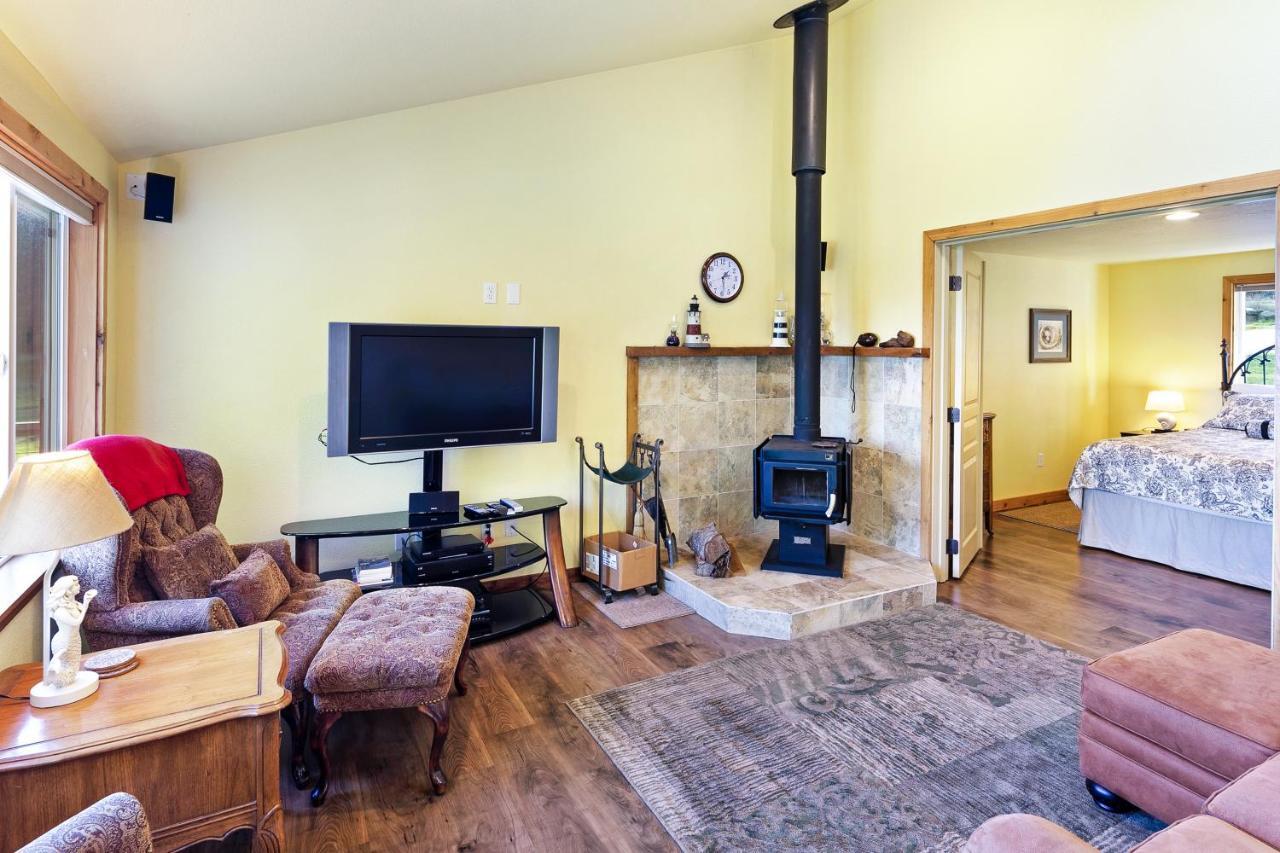 Obstruction Pass Cottage Olga 外观 照片
